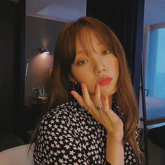 <p>17, Lee Sung-kyung is his Instagram through multiple photos to the public.</p><p> The revealed picture, Lee Sung-kyung is a charismatic glances into the Camera app.</p><p>Especially the photo in the sexy in a decadent fun filled atmosphere for people to admire.</p><p>Meanwhile, Lee Sung-kyung is coming 19, the first year of life except Love Without Love (Live at Summer Vacation/08 2019 Joyfull Love Without Love (Live at Summer Vacation/08 Inn Taipeiheld.</p>