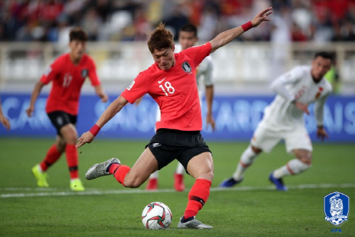 경기당 슛 4.6회 1위..황의조가 잡으면 기대가 된다 경기당 슛 4.6회 1위..황의조가 잡으면 기대가 된다