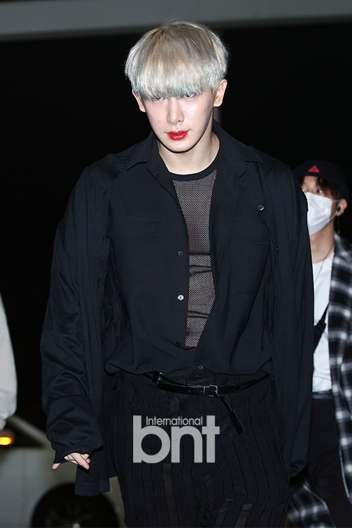 Group Monstar X Wonho is Departing to Hong Kong through the Incheon International Airport on the afternoon of the 18th to attend Music Bank in Hong Kong.news report
