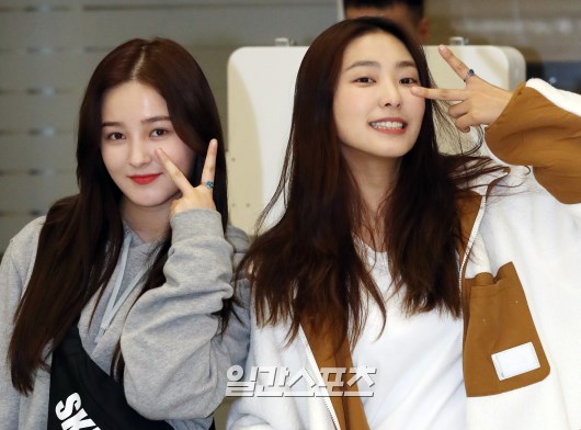 Nancy and Bora pose as they exit the arrivals hall.