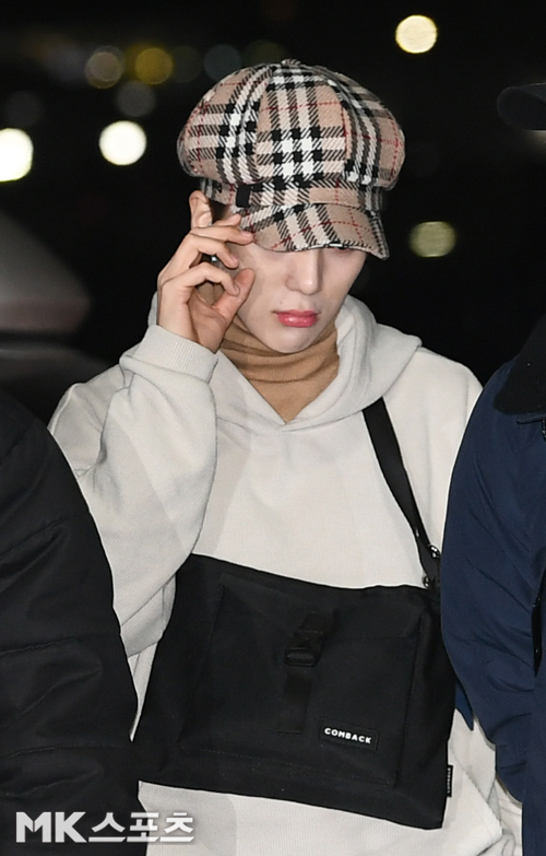 Monstarr X left for Hong Kong through ICN airport on the afternoon of the 18th to record KBS Music Bank in Hong Kong.Monstarr X Minhyuk is heading to the departure hall.