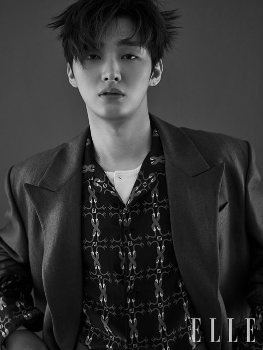 Yoon Ji-sung, who is preparing for the musical Days of the Day and his first solo album to be released in February after Wanna One activity.In this photo with magazine Elle, she showed her unique charm by digesting chic fashion, especially the deep eyes that erased the laughter, which created an atmosphere that she had never seen before.I was surprised by the natural and diverse poses, said an Elle official. I learned of the different aspects of the Yoon Ji-sung, he said.In the interview, I was able to see the true story of the human Yi-sung. When I asked him about his personal activities, he said, It is a little awkward.We could count on each other and get advice when we were working together, but now we have to do it alone.It is also fun to experience the direction and opinion I want to actively produce, and the process that reflects it. When asked about the difficulties of living in the entertainment industry, a little late debut, I think it is important to find a reason to support yourself.Something that can not be solved well and even if you listen to someone who is bad, I like it now.I have a family, a friend, and a fan that give me unconditional love. In particular, Yoon Ji-sung, who mentioned Fan several times throughout the interview, said, What would I do now if there were no Fans?I am not Han but Fans, so people who like me are absolute to me. More pictorials and interviews by star Yoon Ji-sung, expected to start a new one, can be found in the February issue of Elle (published January 20) and on the Elle website.Elle