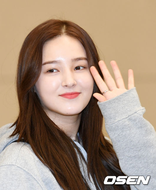 Singer Momoland member Nancy is performing Entrance through the Incheon International Airport after filming SBS Jungles Law in Chatham on the afternoon of the 18th.