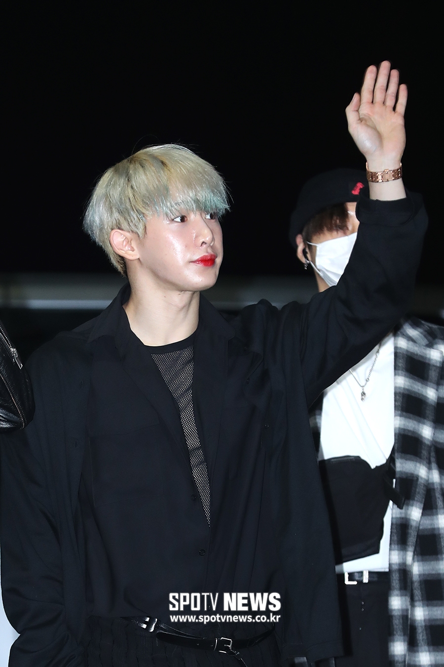 Monstar X Wonho is departing through the Incheon International Airport on the afternoon of the 18th to attend the Music Bank Hong Kong schedule.
