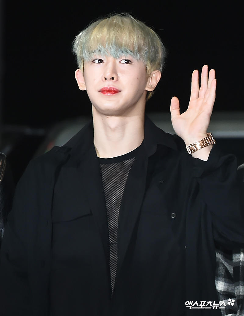The group Monsta X (MONSTA X) Wonho is leaving for Hong Kong via Incheon International Airport on the afternoon of the 18th to attend Music Bank in Hong Kong.