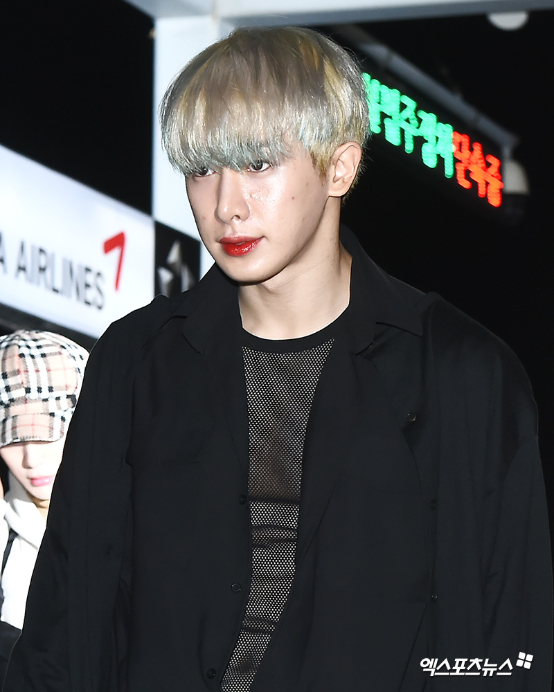 Group Monsta X (MONSTA X) Wonho is leaving for Hong Kong via the Incheon International Airport on the afternoon of the 18th, attending Music Bank in Hong Kong.