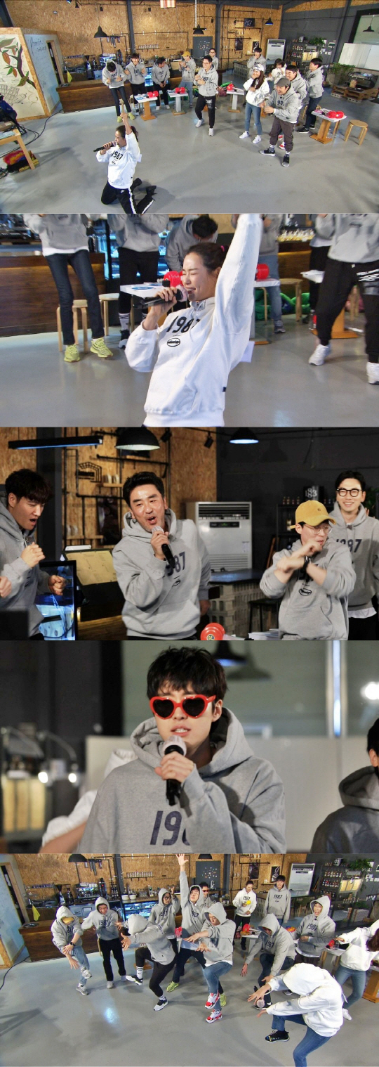 Running Man Lee Ha-nui transforms into excitingOn SBS Running Man, which is broadcasted on the 20th (Sun), the surprise singing ability of Chungmuros representative actor, Ryu Seung-ryong X Lee Ha-nui X Jin Seon-kyu X Yi Dong-hwi X Resonance, will be revealed.In the recent Running Man recording, the members and guests were talking about the dinner episode, and during the Running Man members asked Lee Ha-nui to ask him what songs are usually called at the dinner party.Lee Ha-nui was embarrassed by the sudden situation, but as soon as the accompaniment began, he turned into a excitement and devastated the filming scene with a super Moonlighting floor sweep stage manners with excellent singing skills.Jill Sera Ryu Seung-ryong X Jin Seon-kyu X Yi Dong-hwi X Resonance with the reverse singing ability of the dance scene, and the five actors and the members of Running Man showed a scene of the dinner party, not the filming scene.The story of what the mission that made everyone so enthusiastic is going to be like, and the story of the filming scene turned into a dinner hall will be revealed at Running Man broadcasted at 5 pm on Sunday, 20th.