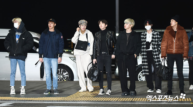 Group Monsta X (MONSTA X) is departing to Hong Kong through the Incheon International Airport on the afternoon of the 18th at the Music Bank in Hong Kong.