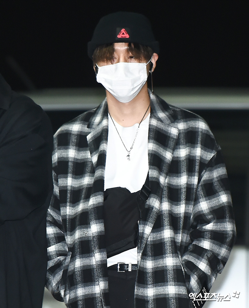 Group Monsta X (MONSTA X) IM is departing to Hong Kong through the Incheon International Airport on the afternoon of the 18th at the Music Bank in Hong Kong.