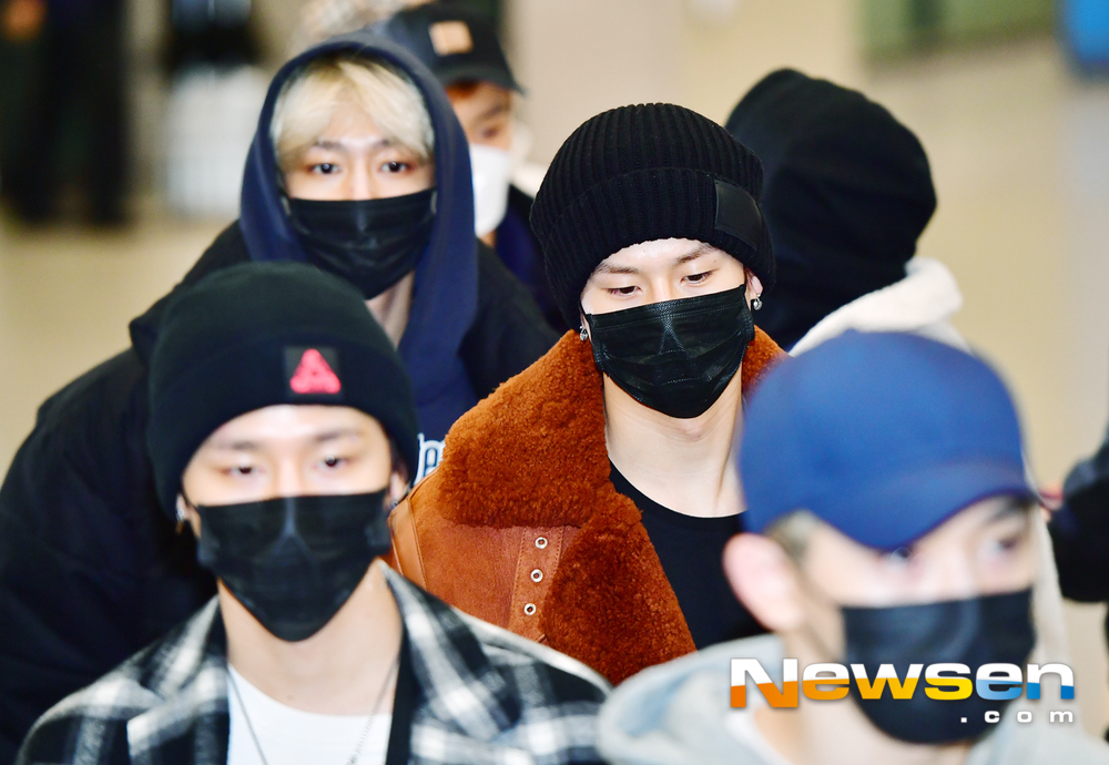 <p>Monsta X 1 20 am Incheon Jung-operation in Incheon International Airport through‘MUSIC BANK IN HONGKONG 2019’ schedule and Entrance.</p><p>This day Monsta X(transfer share(leader, vocals), Mark(vocals), Min-Hyuk(vocal), Hyun(vocals), brother(vocal), Hun(rap), im(rap))with Entrance in walk.</p>