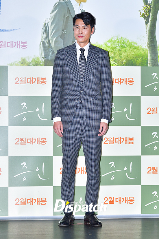 The movie Innocent Witness (director Lee Han) premiere was held at the entrance of Lotte Cinema Counter in Jayang-dong, Gwangjin-gu, Seoul on the afternoon of the 21st.Jung Woo-sung was baptized by reporters on the same day with a piece-like appearance.Meanwhile, the film Innocent Witness will be released on February 13th as a film about a lawyer Jung Woo-sung, who has to prove the innocence of a possible murder suspect, meeting an autistic girl, Ji-woo (Kim Hyang-gi), who is the only witness to the scene of the incident.visuals living alone in the worldright face pieceleft face pieceFace, ten days.