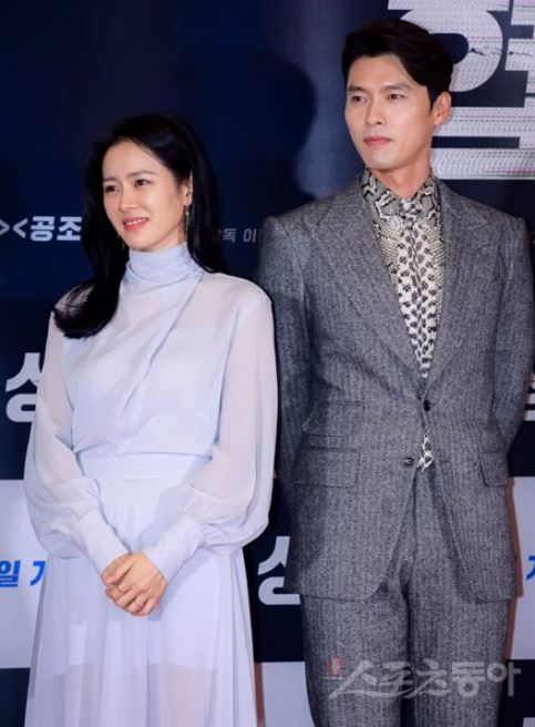 <p>Ahead of online on this day, two people in together with the shopping being a photograph of the public. However, Hyun Bins Agency VAST entertainment side the same day in the afternoon during the dot-com “on the check result, the Romance rumor is groundless.”</p><p>Company side is “ahead of Son Ye-jin the United States in which to hear the news and meet together from Saw”and “this and that. My other acquaintances with you. Two people same age in the closest than you need to.”</p><p>The Agencys clarification on the vase some are Hyun Bin and Son Ye-jin of the relationship of mind and appearance. Especially the Romance rumor, Mrs. after marriage, announced the news was Song Hye-kyo and Song Joong-ki couple and the same train stepped is guess.</p><p>Last 2016 KBS2 drama ‘The Suns descendant’through the couples story was Song Hye-kyo and Song Joong-ki is the second of a Romance rumor in engulfed. 2016 3 November of two people in New York, USA sightings online community through the spread, but the two sides “across it in only one meal with one thing only,”and the Romance rumor, dismissed.</p><p>This year, Bali, Indonesia travel doubt denied, but the same 7 wedding to officially announced that by 10 November wedding theme to Rang.</p><p>Son Ye-jin and Hyun Bin is last years opening film ‘negotiation’breathing in to fit. Also, double the Romance rumor, repeatedly denied. Some of our anglers to the “look”(pm****), “you two Dating you.”(02****), “ Song Song couple is also a marriage announcement until just before he said,”(mi****) of the reaction.</p><p>ⓒ & donga</p>