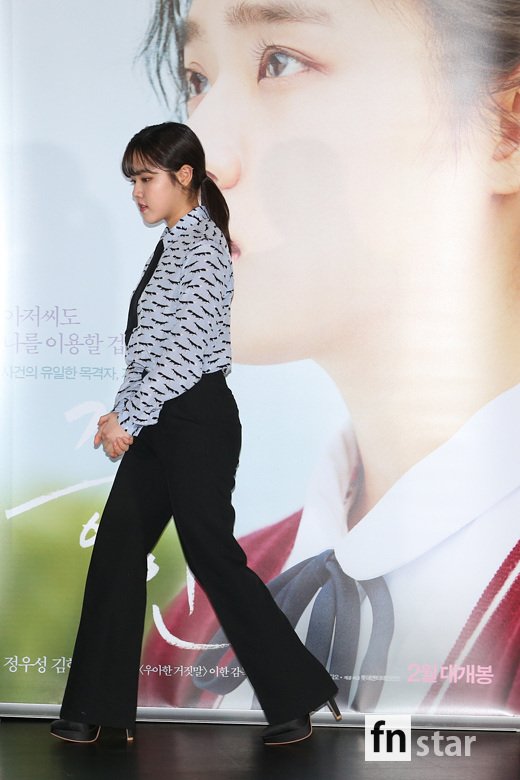 Actor Kim Hyang Gi attended the media preview of the movie Innocent Witness (Director Lee Han) at the entrance of Lotte Cinema Counter in Jayang-dong, Gwangjin-gu, Seoul on the afternoon of the 21st.Innocent Witness, starring Jung Woo-sung and Kim Hyang Gi, will be released on February 13th as a story about Jung Woo-sung, a lawyer who must prove the innocence of a possible murder suspect, meeting Kim Hyang Gi, an autistic girl who is the only witness to the scene of the incident.