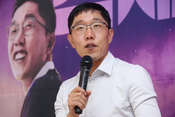 방송인 김제동이 KBS 시사 토크쇼 '오늘밤 김제동' 기자간담회에서 질문에 답하고 있다. [연합뉴스]