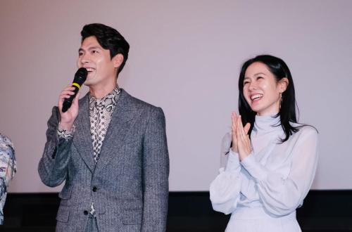 Interest was focused on actor Son Ye-jin (right) and Hyun Bin (left) who were engulfed in the second romance rumor.Son Ye-jin and Hyun Bin, who worked together in the movie Movie - The Negotation released last year, were the topic of the meeting itself.However, it turned out that two people appeared in the same work before Movie - The Negotiation.Son Ye-jin appeared in a cameo at the last episode of the popular drama Secret Garden which was the representative work of Hyun Bin and caused the national syndrome.Unfortunately, there is no screen where the two actors meet directly.Two people who met through Movie - The Negotiation afterwards.Son Ye-jin was the first Korean movie Movie - The Negotiation was the character, and Hyun Bin took the worst hostage-taker character ever, challenging the first villain of his life and showing perfect breathing.During the promotion of Movie - The Negotiation, the two attracted peoples attention with their affectionate looks.In particular, Son Ye-jin showed off his intimacy by releasing photos with Hyun Bin through his Instagram.Movie - The Negotation shooting scene in the eye of the honey falling in the eye of the son Ye-jin looking at the Hyun Bin was revealed to the public.I was more excited than I thought, said Hyun Bin, who was also active in the interview. There were many bright spots and a lot more eyes.So I had the expectation that I would like to act in a bright other work. I decided to appear in Movie - The Negotiation and met with Son Ye-jin several times. We have been leading in the office.I also spent time exchanging opinions about my own character while watching the scenario. However, on the 9th, there was a witness saying that he saw Hyun Bin and Son Ye-jin in United States of America Los Angeles (LA).At the time, one publisher posted and deleted Hyun Bin and Son Ye-jin played golf with Son Ye-jin parents and ate at a restaurant.When the romance rumor came up, Son Ye-jins agency, MS Team Entertainment, said, Its not true. Son Ye-jin is traveling alone. My parents are in Korea.It doesnt make sense that we ate together at United States of America, she said.VAST Entertainment, a subsidiary of the company, said, Hyun Bin is right to leave for United States of America.However, I am staying because of my overseas schedule. He emphasized, It is not a companion trip. The romance rumor seemed to be finished with Happening, but the controversy rekindled again as the photos of the two people spread online on the 21st.Inside the picture was Son Ye-jin, who wears a hat and dark costumes and picks food, and Hyun Bin, who is wearing a hat and pulling a cart with food.It is not an intimate appearance such as holding hands, but the romance rumor of two people is rising in the way of looking for a mart together.Both of the agencies of Hyun Bin and Son Ye-jin said, We are checking the facts about the related photos, and we will reveal our position later.