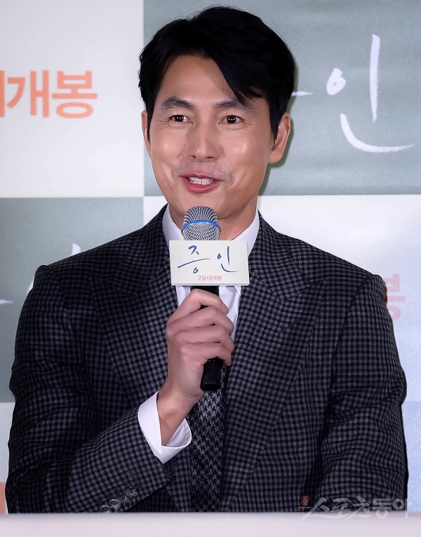 At the movie Innocent Witness (director Lee Han and production movie Libby Rock and the library side studio) held at the entrance of Lotte Cinema Counter in Jayang-dong, Gwangjin-gu, Seoul on the 21st, director Lee Han, Actor Jung Woo-sung and Kim Hyang Gi attended.Jung Woo-sung said, I didnt need any special resolutions. I read the scenario and felt warm to the feelings that Ji-woo and Sunho and Sunho and my father shared.I felt that way because it was a scenario that could look after the inside, which is contrary to the role I played. I wanted to cover the scenario and go straight into the shoot, and I wanted to reveal how I felt when I read the scenario, he added.The film Innocent Witness depicts a story of a lawyer, Sun Ho, who must prove the innocence of a prominent Murder suspect, meeting Ji-woo, an autistic girl who is the only witness to the scene of the incident.It is also director Lee Hans 2019 New Years film following the films Wan-deuk and Elegant Lie.Jung Woo-sung has long held his faith, but now he is the role of Soon-ho, a lawyer who has compromised with reality and decided to become a snob. Kim Hyang Gi is the only witness in the Murder case and changes the cool Sun-ho and how he communicates with the world.The movie Innocent Witness will be released on February 13.