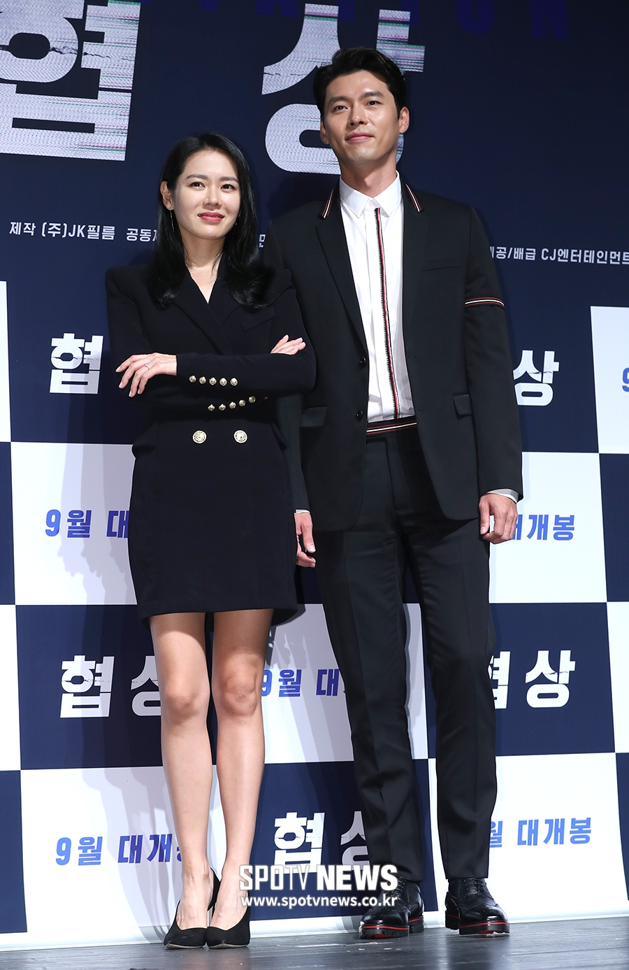 Both sides denied the second romance rumor by actor Hyun Bin, 37, and Son Ye-jin, 37.Hyun Bin and Son Ye-jin were caught up in two romance rumours in more than a decade; the first was the last 10 days.Rumors of a companion trip erupted as the pair were seen together at the United States of America, which led to a romance rumor.At the time, Hyun Bin and Son Ye-jins agency drew the line, saying, I did not travel together.Hyun Bin had a schedule, and Son Ye-jin was an explanation of a personal trip.The romance rumor, which seems to end with Happening, was resurfaced on the 21st.This time, a photo was released showing Hyun Bin and Son Ye-jin looking at the chapter at Mart together.The two accompanied a Mart, and added strength to the accompaniment travel story to the view of the chapter.But this time, too, is ending in Snow. The first person to make a position was Hyun Bin.The agency said, I know that the two of them are in contact with each other because they are in United States of America.I think the two people are concentrated because they are Celeb, and other acquaintances have also seen the chapter together. It is misleading, but it is not a couple relationship, it is Friend. The position of Son Ye-jins agency, which was revealed following, was not different.An agency official said, Mr. Son Ye-jin traveled to United States of America to meet his acquaintance.I met Mr. Hyun Bin after learning that he was in United States of America, and I was in touch; its a close relationship, but its not a couple, he said.Meanwhile, Hyun Bin and Son Ye-jin made their first breath in the movie Negotiations released last September.