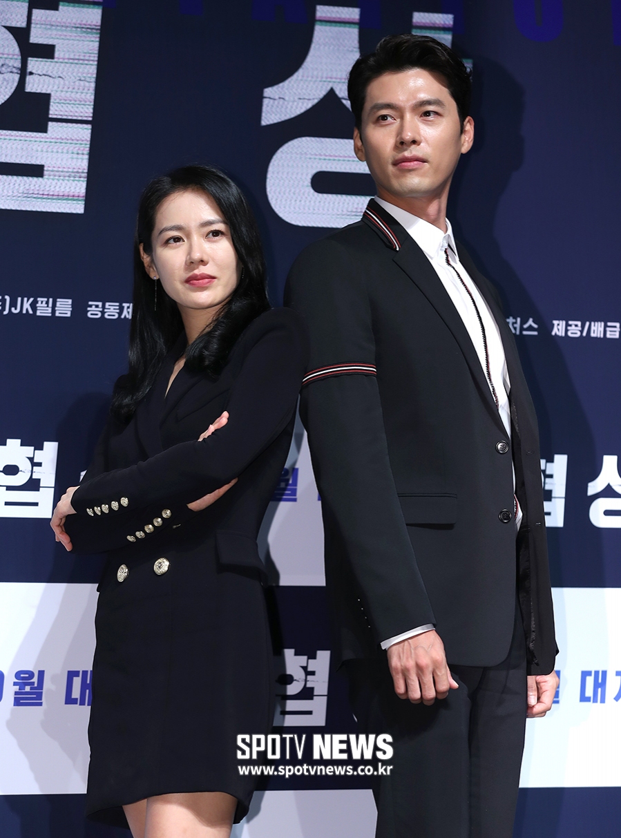 The actor Hyun Bin (37) and Son Ye-jin (37)s romance rumor resurfaced after 11 days.The two men, who are the same age, first met on the screen through the movie Negotiation released last year during Chuseok season.The two men, who showed off their dramatic Lantern chemistry, showed off their friendship on and off the screen and focused their attention.The first time the two men, who have been in close friendship, have been on the line on the 10th. The United States of America sightings of the two have hit Online once.The story of the two of them having a meal at a restaurant in United States of America, and Son Ye-jins parents were also present, heated Online.At the time, Hyun Bin Son Ye-jin said, Its not true.Because of the schedule, Hyun Bin went to United States of America on a personal schedule, but did not meet each other.Son Ye-jins agency said that Son Ye-jins parents are also in Korea.Eleven days later, this time a romance rumor was set up with a picture.The photos, which spread through the Internet community and SNS, showed Hyun Bin and Son Ye-jin looking at a foreign mart that looks like United States of America, wearing a hat on their usual clothes.Based on this, I re-emphasized the romance rumor of the two, the United States of America.Son Ye-jin and Hyun Bin, who had been confirming with the report, replied that romance rumor is not true.VAST Entertainment, a subsidiary of the company, said, I know that the two of them are in contact with each other because they are acquainted.I think the two people are concentrated because they are Celeb, and other acquaintances have also seen the market together. It is misleading, but it is not a lover relationship. Son Ye-jin, a member of the agency, said, Son Ye-jin traveled to United States of America to meet his acquaintance.I met with Mr. Hyun Bin after knowing that he was in United States of America. There was no meeting at the time of the last romance rumor, but this time the meeting itself was admitted.In terms of the fact that the two people who learned that they were together in United States of America last time because of the romance rumor had a meeting locally.I am close, but I am not a lover, the official said.