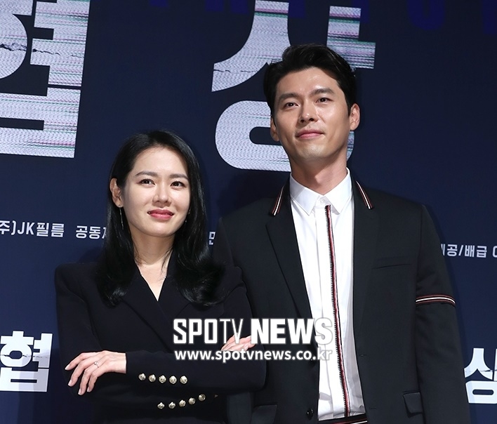The actor Hyun Bin (37) and Son Ye-jin (37)s romance rumor resurfaced after 11 days.The two men, who are the same age, first met on the screen through the movie Negotiation released last year during Chuseok season.The two men, who showed off their dramatic Lantern chemistry, showed off their friendship on and off the screen and focused their attention.The first time the two men, who have been in close friendship, have been on the line on the 10th. The United States of America sightings of the two have hit Online once.The story of the two of them having a meal at a restaurant in United States of America, and Son Ye-jins parents were also present, heated Online.At the time, Hyun Bin Son Ye-jin said, Its not true.Because of the schedule, Hyun Bin went to United States of America on a personal schedule, but did not meet each other.Son Ye-jins agency said that Son Ye-jins parents are also in Korea.Eleven days later, this time a romance rumor was set up with a picture.The photos, which spread through the Internet community and SNS, showed Hyun Bin and Son Ye-jin looking at a foreign mart that looks like United States of America, wearing a hat on their usual clothes.Based on this, I re-emphasized the romance rumor of the two, the United States of America.Son Ye-jin and Hyun Bin, who had been confirming with the report, replied that romance rumor is not true.VAST Entertainment, a subsidiary of the company, said, I know that the two of them are in contact with each other because they are acquainted.I think the two people are concentrated because they are Celeb, and other acquaintances have also seen the market together. It is misleading, but it is not a lover relationship. Son Ye-jin, a member of the agency, said, Son Ye-jin traveled to United States of America to meet his acquaintance.I met with Mr. Hyun Bin after knowing that he was in United States of America. There was no meeting at the time of the last romance rumor, but this time the meeting itself was admitted.In terms of the fact that the two people who learned that they were together in United States of America last time because of the romance rumor had a meeting locally.I am close, but I am not a lover, the official said.