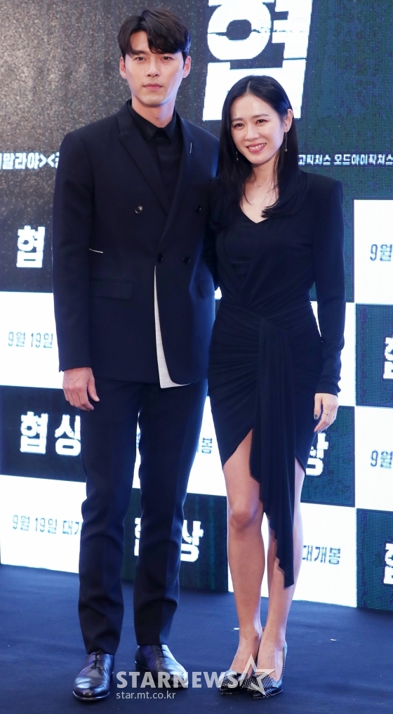 Same-age actors Hyun Bin, 37, and Son Ye-jin, 37, once again denied their devotion amid a second romance rumour.It is not true that I enjoyed Mart Date at United States of America, and I met with my acquaintance because I was contacted.On Monday, the romance romance romour of Hyun Bin and Son Ye-jin was re-arranged; only 11 days after being first engulfed by the romance romour on the 9th.This time, she was spotted doing Date at a Mart in United States of America.A netizens SNS posted a picture of Hyun Bin and Son Ye-jin looking at the chapter together at Mart.When the photos of the two people watching together at the United States of Americas Mart were released, the devotion became a reality and gathered topics.However, the company of Hyun Bins agency VAST Entertainment said in four hours that devotion is unfounded and started to evolve romance rumor.An official from the Hyun Bin said, Hyun Bin met with Son Ye-jin during his stay in United States of America.I went to United States of America for each business and met, he said. In the photo, it seemed that only two people were in the scene, but there was also an acquaintance who accompanied me.Hyun Bin and Son Ye-jin have already been embroiled in romance rumor twice this year.The first romance rumor began with a witness story posted in an online community that Hyun Bin and Son Ye-jin were traveling in United States of America LA and Hyun Bin was eating with Son Ye-jins mother.This article was later deleted.After that, he was once again surrounded by a romance rumor with Mart Mocka, which was released on SNS, but once again denied both Date and romance rumor, saying, Dearship is unfounded.