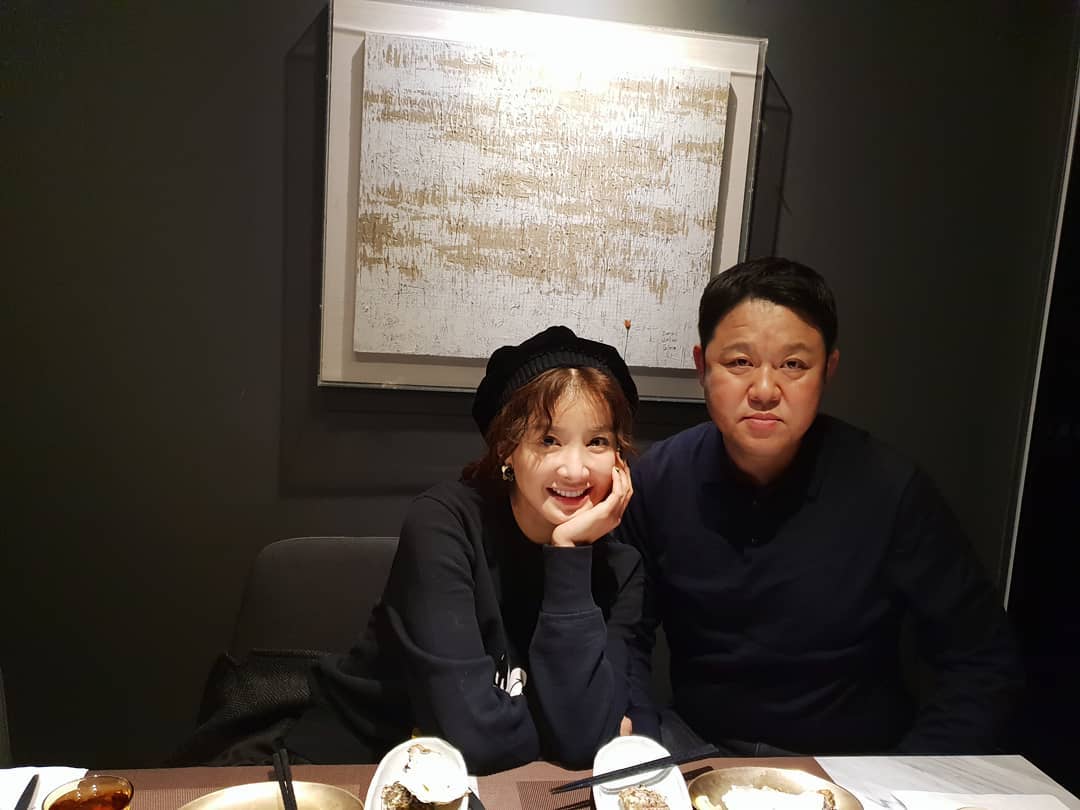 Actor Lee Si-young brags about friendship with Gim Gu-raOn the 21st, Lee Si-young posted a picture on his Instagram with an article entitled My brothers soul. It is affectionate to know.Lee Si-young in the public photo is sitting next to Gim Gu-ra and smiling clearly.On the other hand, Gim Gu-ra is laughing because he has a chic atmosphere with no expression.Meanwhile, Lee Si-young is appearing on KBS 2TV drama What is the wind.Photo = Lee Si-young Instagram