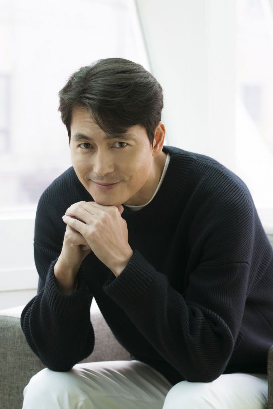 Actor Jung Woo-sung said of the quote: Its nice, its always new, handsome is the best.Jung Woo-sung spoke about the work at an interview that was held ahead of the release of the movie Innocent Witness (director Lee Han) at a cafe in Samcheong-dong, Jongno-gu, Seoul on the afternoon of the 22nd.Innocent Witness is a film about a lawyer Sun Ho (Jung Woo-sung), who has to prove the innocence of a possible murder suspect, meeting with autistic girl Ji-woo (Kim Hyang-ki), the only witness at the scene of the incident.It is a new work by director Lee Han who directed Wan-deuk and Elegant Lie.On the day of the small but certain happiness, Jung Woo-sung said, Caferatte is happy when you like it, but when you drink it, you are happy.Yesterday, I asked Ju Ji-hoon if he had finished the Kingdom premiere well and he said, Where are you? He was so glad and happy. All happiness comes from choice. Not particularly.It is important to be satisfied and grateful for what.Jung Woo-sung had previously made the headlines with the words, Its nice, its always new, its the best thing to look good. This was a reference.I was improvising, but I didnt know it would be a hot topic, he said. There were always questions about appearance during Interview.Ive been avoiding it for a while, but Ive been hit by a question. I thought Id made the question a joke.Photo: Lotte Entertainment