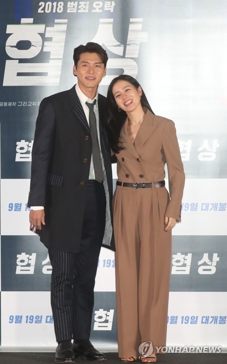 <p>Hyun Bin and Son Ye-jin, this a Romance rumor to deny the midst of the past Song Song couple, Song Joong-ki and Song Hye-kyos Romance rumor, reminiscent eye-catching.</p><p>Over the past 21 days, the SNS and the online community centering on Hyun Bin and Son Ye-jin in this foreign Mart together in the Chapter to see the photo spread.</p><p>This is for Hyun Bins side two people are friends to see each other in the United States are aware of the fact that contact met. Photos taken from other acquaintances with them. Misleading, but not best friendsand the Romance rumor in the line was drawn.</p><p>Prior to this about ten days ago two people in the last 10 days of the United States accompanied by a travel center and a Romance rumor in engulfed. If both sides are published online was in Los Angeles, USA sightings about the fact that this is not revealed.</p><p>Continual Romance rumor from some Hyun Bin and Son Ye-jin Song Song coupleand similar levels of tread and there is no guessing. In the past, Song Joong-ki and Song Hye-kyo is abroad in the Times is caught, but the meet by chancewould denied, but the wedding raised.</p><p>Song Joong-ki♥Song Hye-kyo couple, reminiscent of Hyun Bin - Son Ye-jin Romance rumor</p>