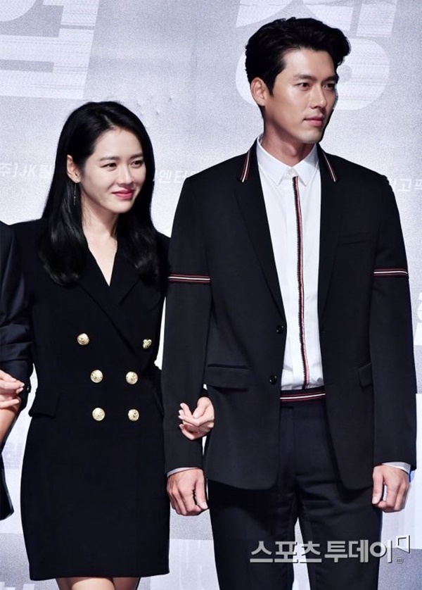 Actors Son Ye-jin and Hyun Bin have denied the second episode through their agency, and there is still suspicion in the unclear explanation.On the 21st, a photo of Hyun Bin and Son Ye-jin in a Mart of United States of America was circulated around the online community.So, the second episode of Son Ye-jin and Hyun Bin was raised.The two actors, who are the same age, breathed in the movie Movie - The Negotiation released last year as a hostage and a movie - The Negotiation.The two also promoted the film ahead of the release of the movie and were rated as a couple that fits visually well by fans.This is why many people are paying attention to the authenticity of the enthusiasm.On the 21st, the company explained that the two people had been taken at Mart and meeted at the United States of America and with their acquaintances.Currently, Son Ye-jin has not returned home from his United States of America trip on his personal schedule.Hyun Bin is also staying at United States of America for work.I do not know the schedule for my return home because Son Ye-jin has traveled to United States of America on a personal schedule, Son Ye-jin agency MS Team Entertainment said in a telephone conversation with the company.Because there is no fixed domestic schedule, the agency can not know exactly the schedule for returning home.A member of the VAST Entertainment of the company, Hyun Bin, also said, Hyun Bin is right to go abroad for business, but he did not comment on specific business contents and return schedule.In the second episode, the second episode of the episode. The public is still suspicious of the unclear explanation.