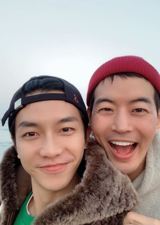 Actors Lee Sang-yoon and Lee Seung-gi boasted a warm brotherhood.Lee Sang-yoon posted several photos on his 22nd instagram with the article All The Butlers. Good Brotherhood.The photo shows Lee Sang-yoon and Lee Seung-gi, who left a certified shot in search of the sea. The two are laughing with a playful look.Especially, the words brotherhood reveal affection for each other. The affection of the two people is warm.Lee Sang-yoon, Lee Seung-gi is appearing on SBS All The Butlers.
