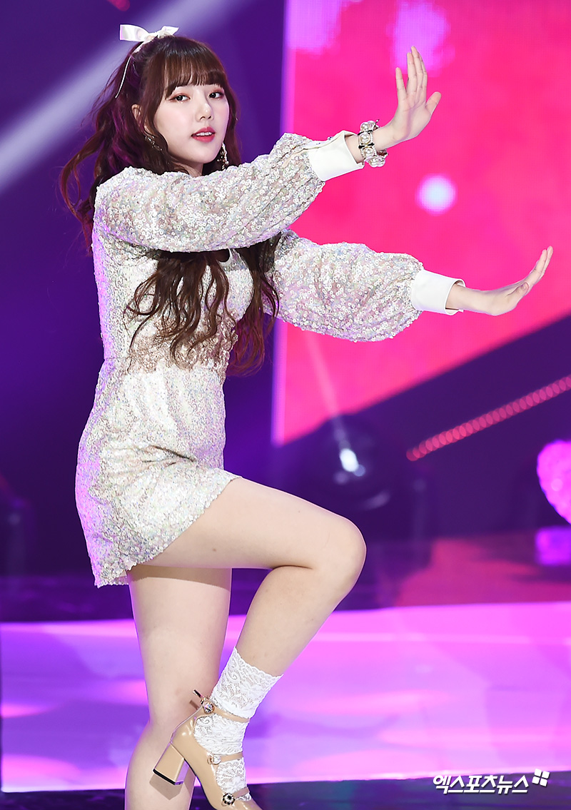 GFriend Yerin, a group who attended SBS MTV The Show on the spot at SBS Prism Tower in Sangam-dong, Seoul on the afternoon of the 22nd, is showing a wonderful performance.