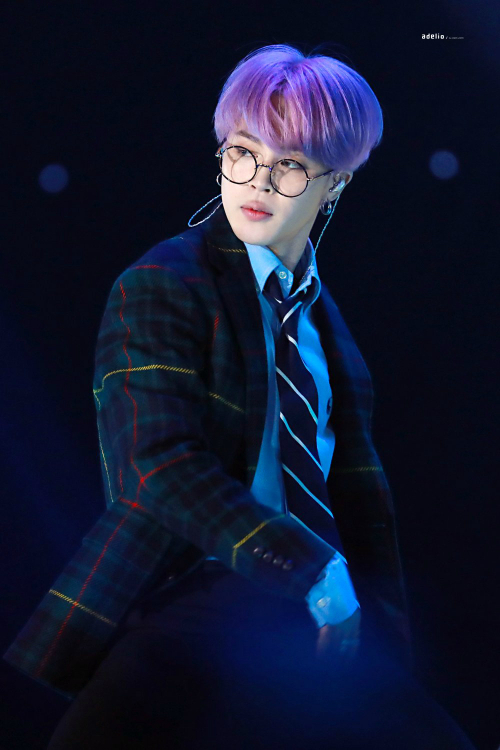 A fan of BTS Jimin became famous overnight, receiving 80,000 likes by posting A joke that surprised his father on Twitter Inc.My father was greatly involved in the play of BTS fans.And the results are very interesting. The United States of America, including Time Magazine, Tinborg, British Metro, Buzz Feed, and Yahoo Entertainment, and the UKs famous media have reported a series of issues.Time Magazine introduced Jimins passionate fan anecdote with the subtitle You will see Jimins face everywhere your father goes.The Twitter Inc user, known as Molly, decided to reaffirm her fanfare by playing a prank at her father, whose enthusiasm for BTS was far less than her.