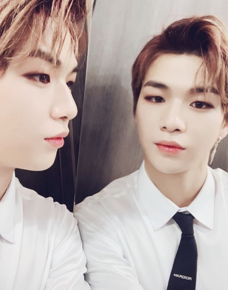 Kang Daniel has released a selfie with a cute charm.Kang Daniel posted a picture on his instagram on the 24th with an article called Oing?In the photo, Kang Daniel is looking at the mirror and is showing his original side and mirrored front.The innocent side and charismatic eyes create a unique atmosphere.Meanwhile, Kang Daniel will finalize Wanna One concert Therefore which will be held from this day to the 27th.Photo: Kang Daniel SNS