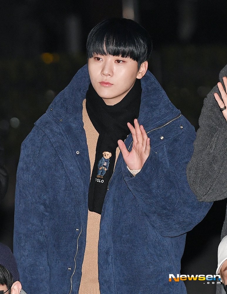 Singer Seventeen Boo Seungkwan has a photo time ahead of the rehearsal of KBS 2TV Music Bank held at the public hall of KBS New Pavilion in Yeouido-dong, Yeongdeungpo-gu, Seoul on January 25th.useful stock