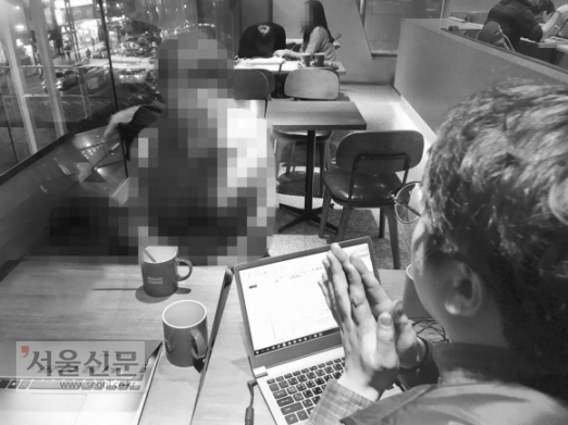 1년간 자신이 일하던 태권도장 관장에게 상습 폭행은 물론 성폭행을 당했다고 밝힌 A씨가 지난 15일 서울의 한 카페에서 기자와 인터뷰를 하고 있다. 2차 피해를 방지하고자 A씨의 모습을 흐리게 처리했다.고혜지 기자 hjko@seoul.co.kr
