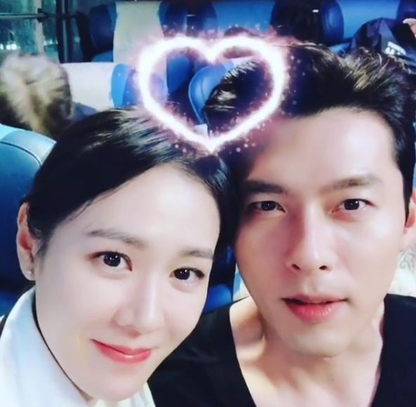 In the past, Son Ye-jin posted a video on his instagram with the article # Negotiation.In the public image, Son Ye-jin and Hyun Bin are posing affectionately.The netizens who watched the video responded that it looks really good together, I agree with this couple, and I think it would be good if you two actually date.On the other hand, Hyun Bin and Son Ye-jin have raised suspicions that photos of the shopping mall at a mart in Los Angeles, USA, are posted on the online community.The two sides denied the idea that they met, but they were not dating.