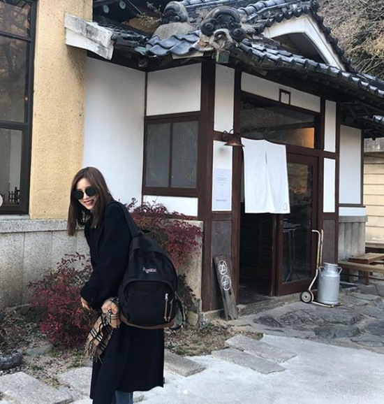 Actor Shin Se-kyung enjoyed his trip to Busan.Shin Se Kyung posted two photos on his instagram with emoticons on the 24th.In the open photo, Shin Se-kyung feels the wind blowing against the beach, and his hair seems to be pleasant even when it is rolled.In another photo, Shin Se Kyung is wearing sunglasses and making a bright smile.On the other hand, Shin Se Kyung is appearing on TVN entertainment program Pocha without Borders.Photo: SNS of Shin Se Kyung