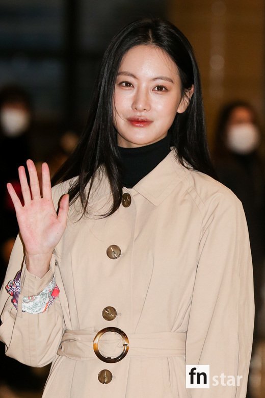 Actor Oh Yeon-seo left for Tokyo, Japan, through Gimpo International Airport on the afternoon of the 26th.