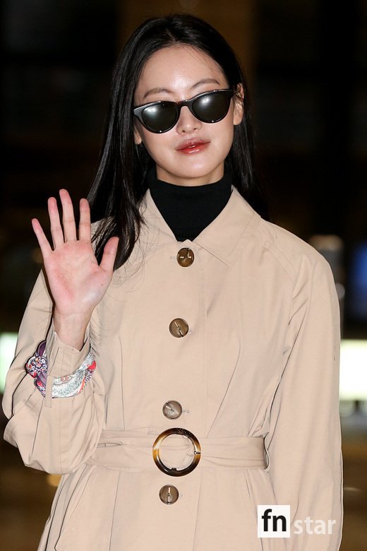 Actor Oh Yeon-seo left for Tokyo, Japan, through Gimpo International Airport on the afternoon of the 26th.