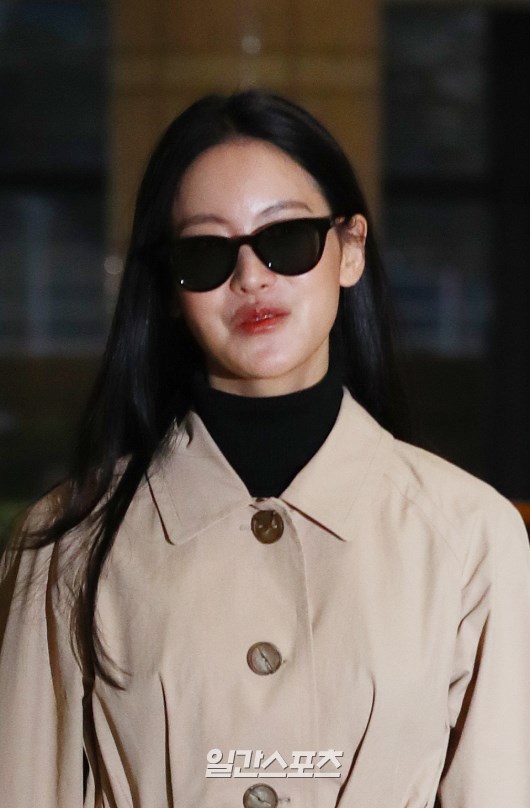 Oh Yeon-seo is entering the departure hall.Park Chan-woo 2019.01.26