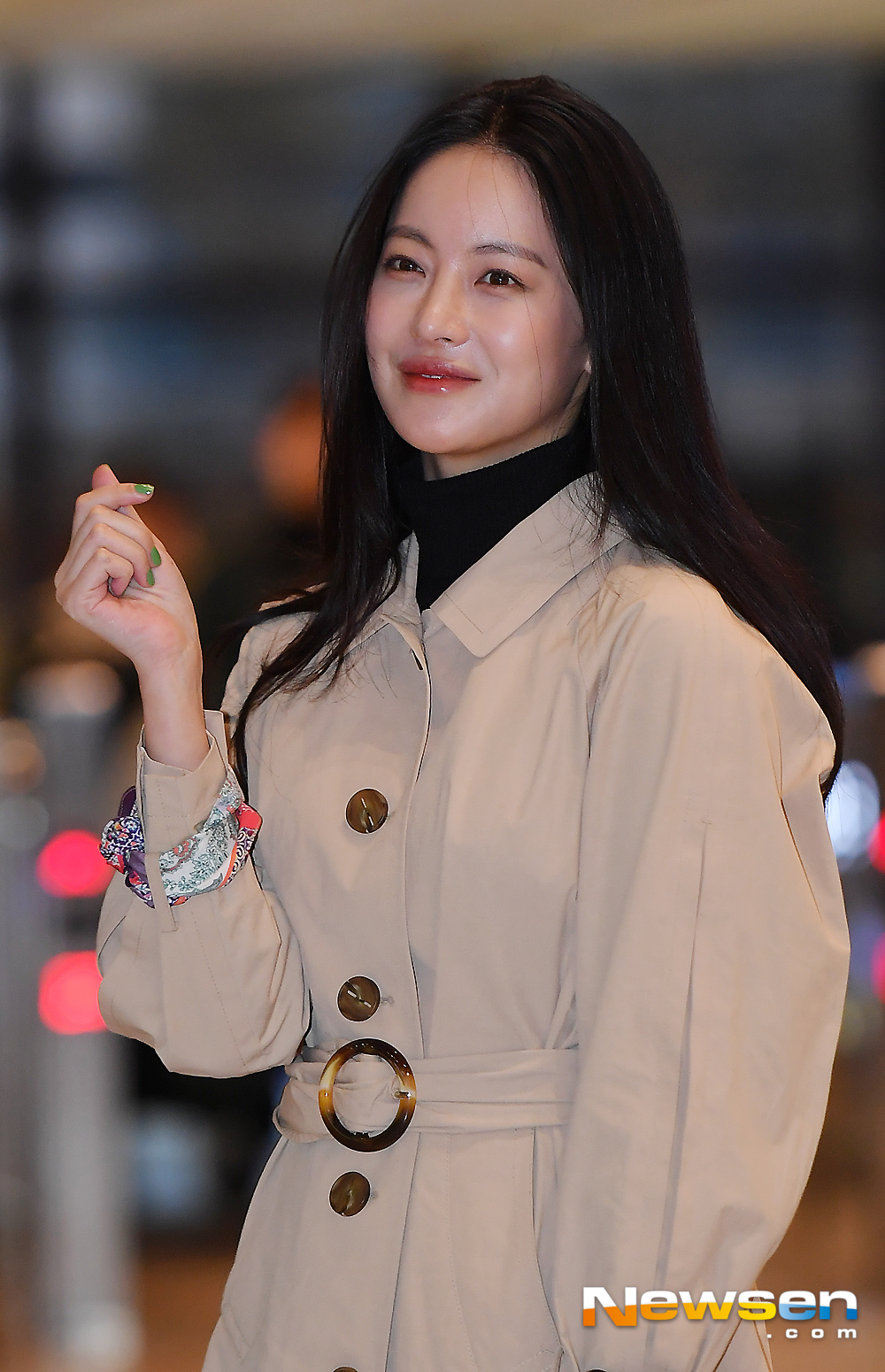 Actor Oh Yeon-seo showed off his airport fashion on the afternoon of January 26 and left for Japan through Gimpo International Airport in SeoulOn this day, Oh Yeon-seo is responding to the photo pose.Oh Yeon-seo left for Japan for a photo shoot.expressiveness