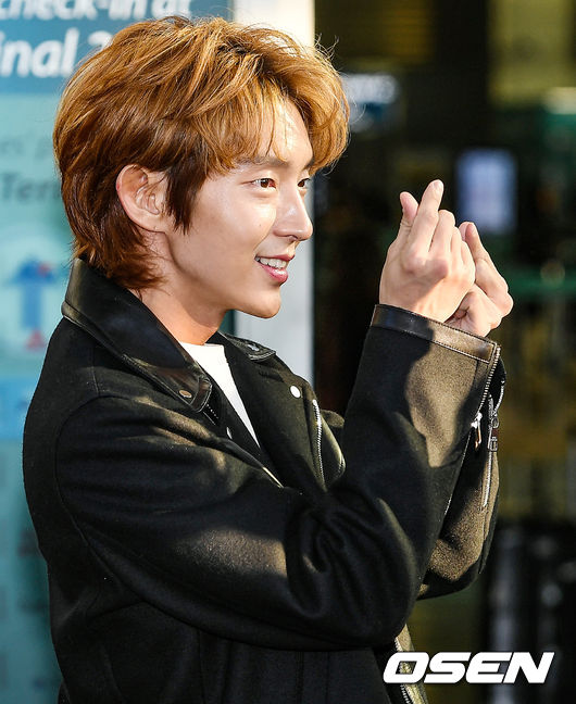 Actor Lee Joon-gi is leaving Incheon International Airports first passenger terminal on the morning of the 26th.Lee Joon-gi is heading to the departure hall.