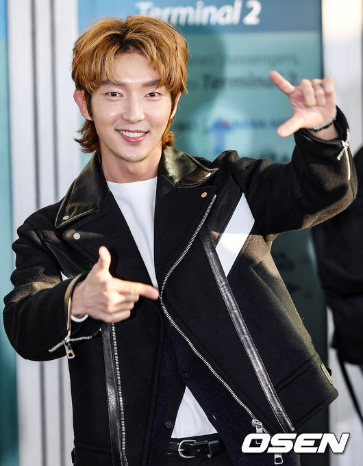 Actor Lee Joon-gi is leaving Incheon International Airports first passenger terminal on the morning of the 26th.Lee Joon-gi is heading to the departure hall.