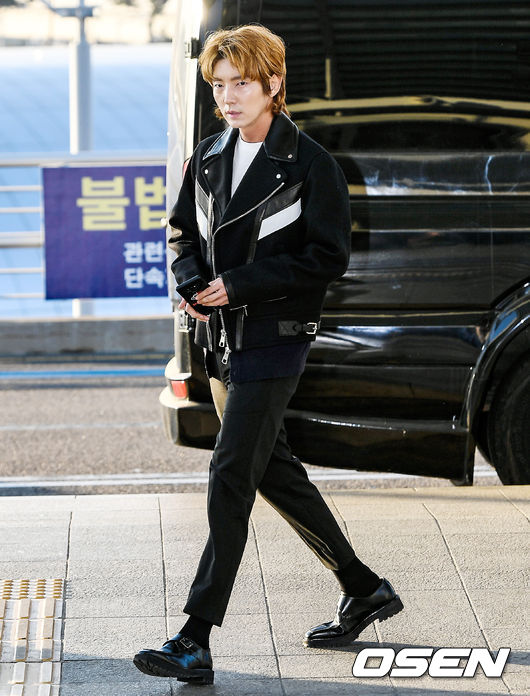 Actor Lee Joon-gi is leaving for Taiwan through Incheon International Airports first passenger terminal on the morning of the 26th.Lee Joon-gi is heading to the departure hall.