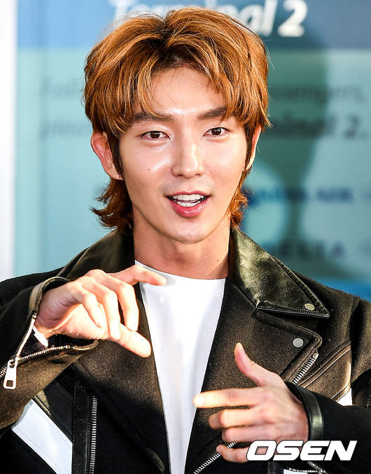 Actor Lee Joon-gi is leaving for Taiwan through Incheon International Airports first passenger terminal on the morning of the 26th.Lee Joon-gi is heading to the departure hall.