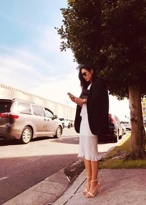 Actor Son Ye-jin reported on his recent trips. This is the first news he released since his recent romance with Hyun Bin.On the 27th, Son Ye-jin posted two photos on his instagram, which shows a picture of a man-in-law in the background of an exotic landscape.I wore sunglasses, but nonetheless, I had a unique atmosphere with colorful features.Son Ye-jin has recently been involved in several romantic events with Hyun Bin, and after the rumors of a trip to United States of America, the dating witness has spread, and even the photos of the two people watching the market at a US mart have been released.However, both Son Ye-jin and Hyun Bin drew a line saying, It is unfounded.Meanwhile, Son Ye-jin is considering his next film.Photo Son Ye-jin SNS