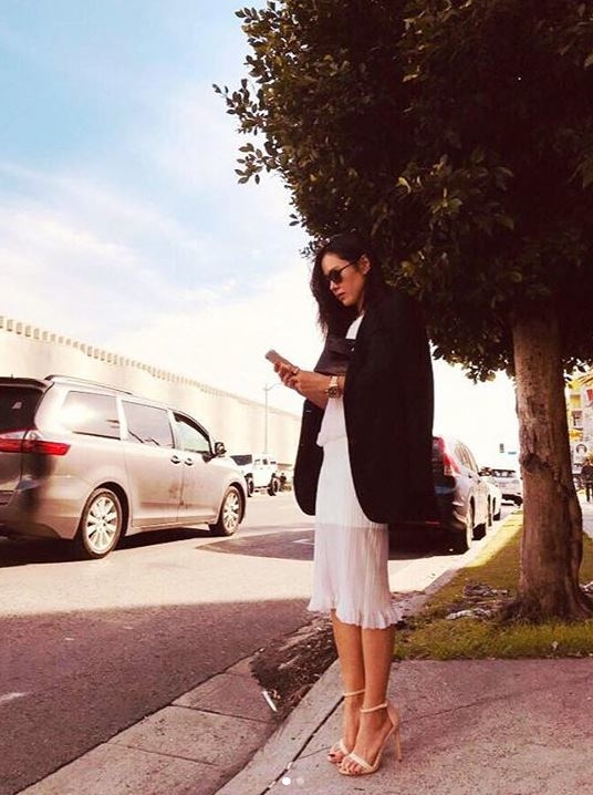 Actor Son Ye-jin posted his photo on SNS for the first time since his romance with Hyun Bin.Son Ye-jin posted a picture of himself on his Instagram page on Thursday morning.The photo, which was released during a foreign trip, shows off its chic charm with sunglasses, only 22 days after posting the photo on the 5th.The background appears to be a picture taken at United States of America.On the 9th, Hyun Bin and Son Ye-jin were traveling together in United States of America LA, and the rumors began to spread.Two rumors of a romantic relationship with fellow actor Hyun Bin, who had been in the movie Negotiations released last year, have been heard.The two people who ended up with Happening were hot on the 21st again.Photos of two people looking at a foreign mart came up in the online community and SNS.So, Hyun Bin and Son Ye-jin met, but they strongly denied that they had acquaintances and were not devotees.