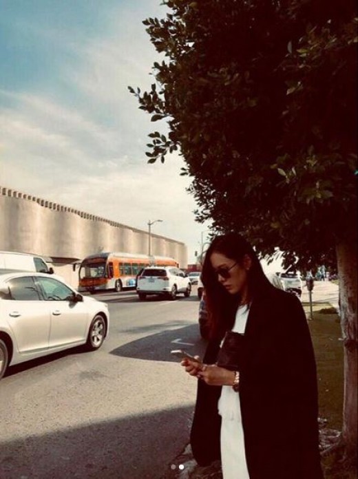 Actor Son Ye-jin uploaded SNS for the first time since his romance with Hyun Bin.Son Ye-jin posted his first post on Instagram on the 27th, with an article entitled Sophias first birthday, after his romance with Hyun Bin.It appears that he attended the BOA nephews birthday party with the name tag Ant Yejin. The SNS upload lasted about five days, only about 22 days.Later, two hours later, Son Ye-jin also released his own photos; they appear to be from the BOA United States of America, with clothes and backgrounds.Son Ye-jin stares at his cell phone, and has a clean yet chic fashion sense.On the 9th, Hyeong Bin and Son Ye-jin were on a trip to United States of America LA.The pair denied their devotion, saying they went to United States of America on a personal schedule.Then, on the 21st, rumors of a second romance erupted.The photos of Hyun Bin and Son Ye-jin selling at the mart spread on the Internet. Hyun Bin and Son Ye-jin denied that they had acquaintances at the time, and that they met but were not devotees.