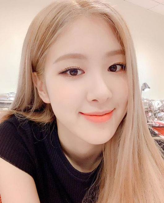 "This feeling when you look at the moss" BLACKPINK Rosé , shrewd 'doll