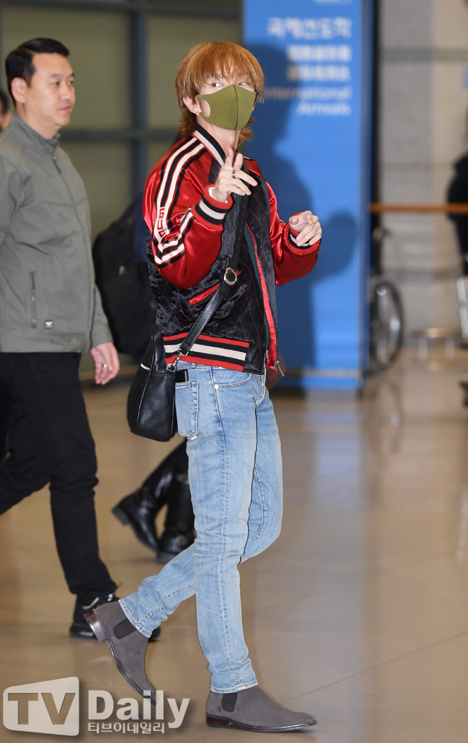 Actor Lee Joon-gi arrived at Incheon International Airport after finishing the fan meeting ASIA TOUR Delight IN TAIPEI held at Taipei International Conference Center in Taiwan on the afternoon of the 28thLee Joon-gi is leaving the arrival hall on the day.[Lee Joon-gi arrival