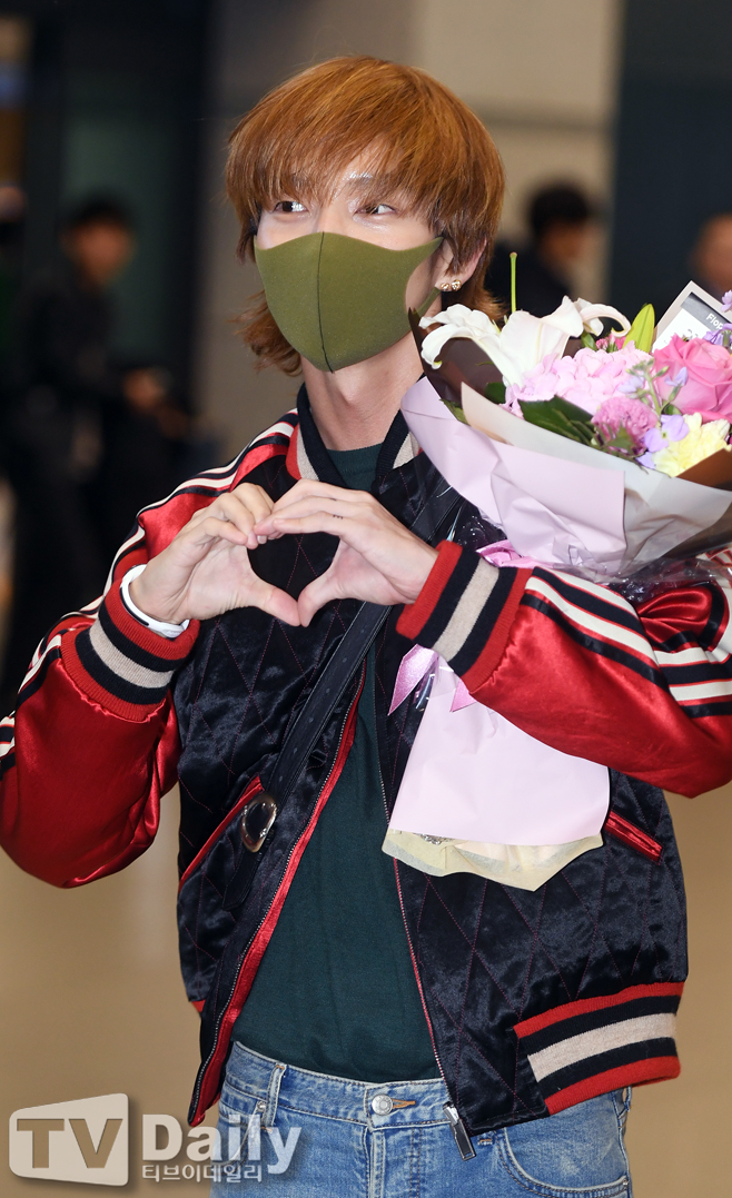 Actor Lee Joon-gi arrived at Incheon International Airport after finishing the fan meeting ASIA TOUR Delight IN TAIPEI held at Taipei International Conference Center in Taiwan on the afternoon of the 28thLee Joon-gi is flying hearts on the day.[Lee Joon-gi arrival